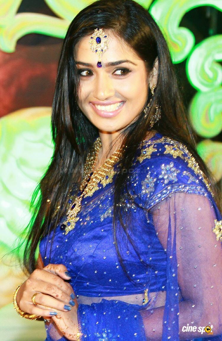 Vidhya Mohan wearing a blue Malayalam dress