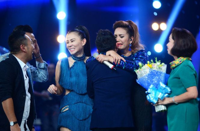 Vietnam Idol Filipina singer wins Vietnam Idol singing competition