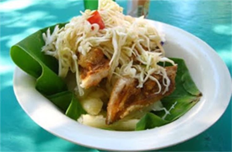 Vigorón Vigorn Nicaraguan Typical Food Cassava fried salad leaf and
