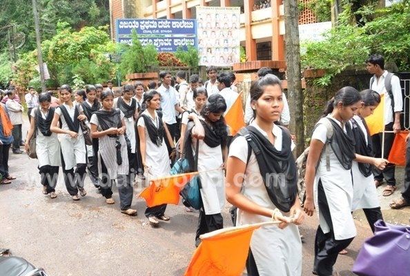 Vijaya College, Mulki Mangalore Friction between college students police complaint