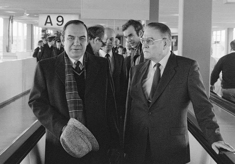 Viktor Beletsky FileAnatoly Gromyko and Viktor Beletsky 1985jpg Wikimedia Commons