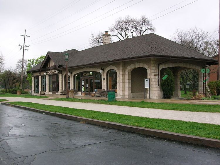 Villa Avenue Train Station