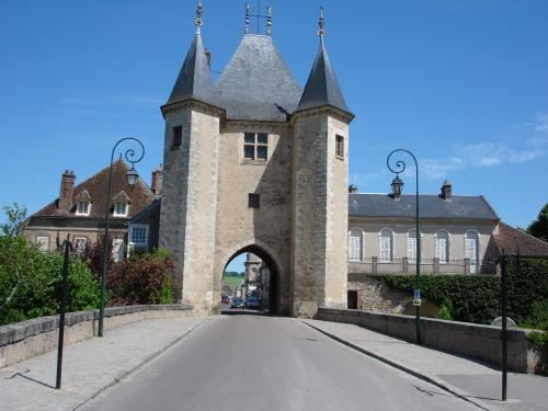 Villeneuve-sur-Yonne wwwfrancevoyagecomvisualscommunesvilleneuve