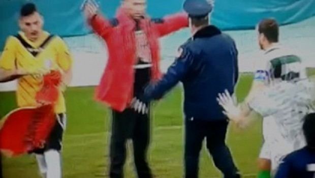 Vilson Cakovic SERBIAN GOALKEEPER THAT SNATCHED ALBANIAN FLAG Insults