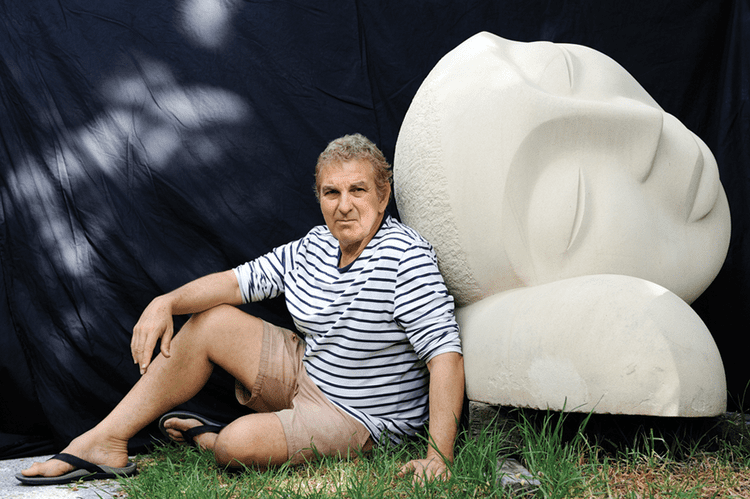 Vince Vozzo Leading Australian sculptor and artist Vince Vozzo