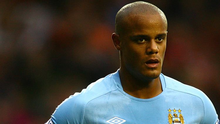 Vincent Kompany FOOTBALL NEWS VINCENT KOMPANY POKES FUN AT HIS FOREHEAD Yenihs