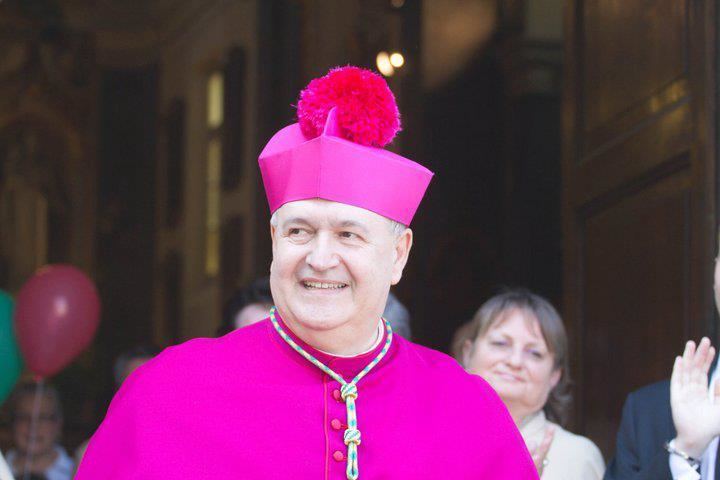 Vincenzo Di Mauro Bendetto XVI caccia il vescovo di Vigevano Ammanchi in