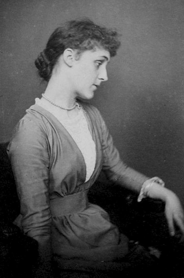 Violet Manners, Duchess of Rutland ca 1890 Violet Lindsay Duchess of Rutland by F Hollyer