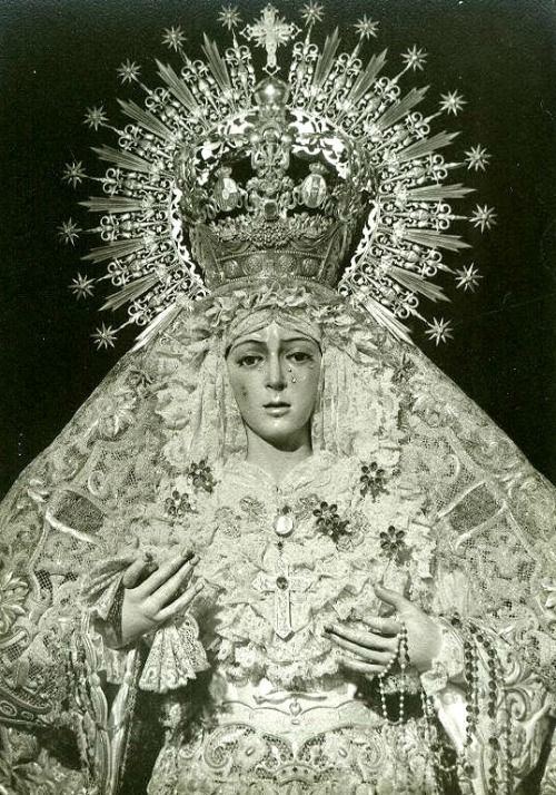 Virgin of Hope of Macarena La Esperanza Macarena The statue of Our Lady of Hope of Macarena in