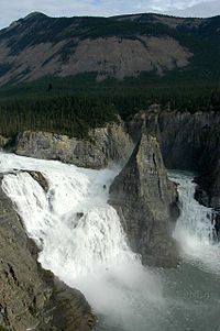 Virginia Falls (Northwest Territories) httpsuploadwikimediaorgwikipediacommonsthu