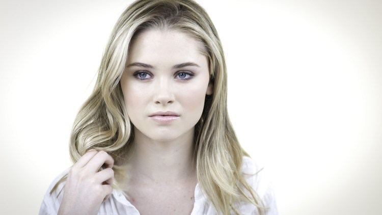 Virginia Gardner Guest Artist Kira Nasrat Does Makeup on Actress Virginia