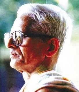 Vishnunarayanan Namboothiri thonnamkuzhy Vayalar Award for poet Prof Vishnu Narayanan Namboothiri