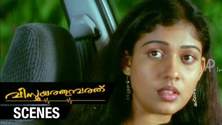 Vismayathumbathu Vismayathumbathu Movie Scenes Mohanlal decides to help Nayantara