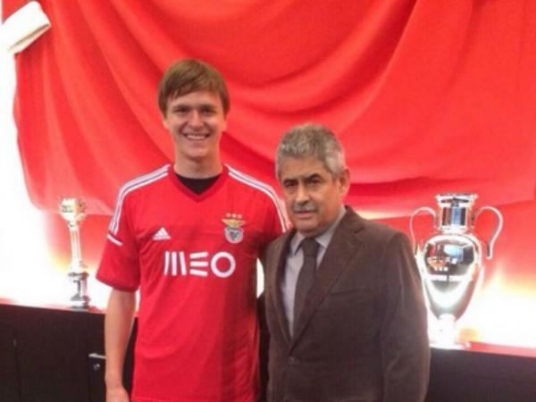Vitali Lystsov Benfica contrata gigante russo para o centro da defesa