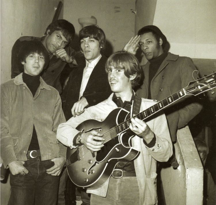 Arthur Lee (top left), Johnny Echols (top right), Ken Forssi, Michael Stuart, and Bryan MacLean of rock group Love.