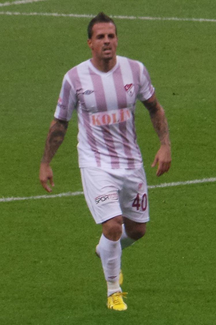 Vitolo (footballer, born 1983)
