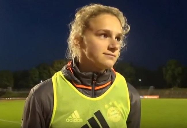Vivianne Miedema Miedema signs Contract to play for Arsenal Ladies