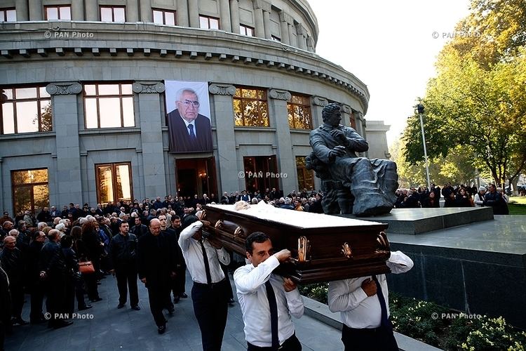 Vladimir Movsisyan Funeral of Armenian politician Vladimir Movsisyan photoset