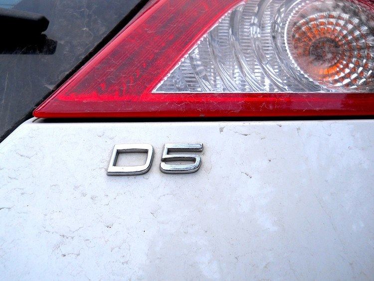 Volvo D5 engine