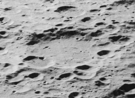Von Békésy (crater)