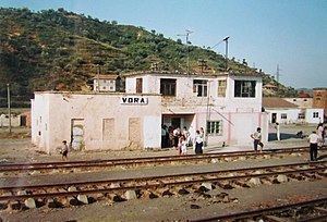 Vorë Train Station httpsuploadwikimediaorgwikipediacommonsthu