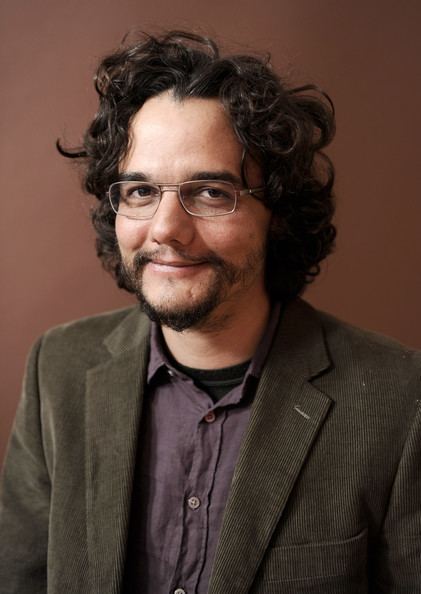 Wagner Moura Wagner Moura Photos Photos Fathers Chair Portraits 2012