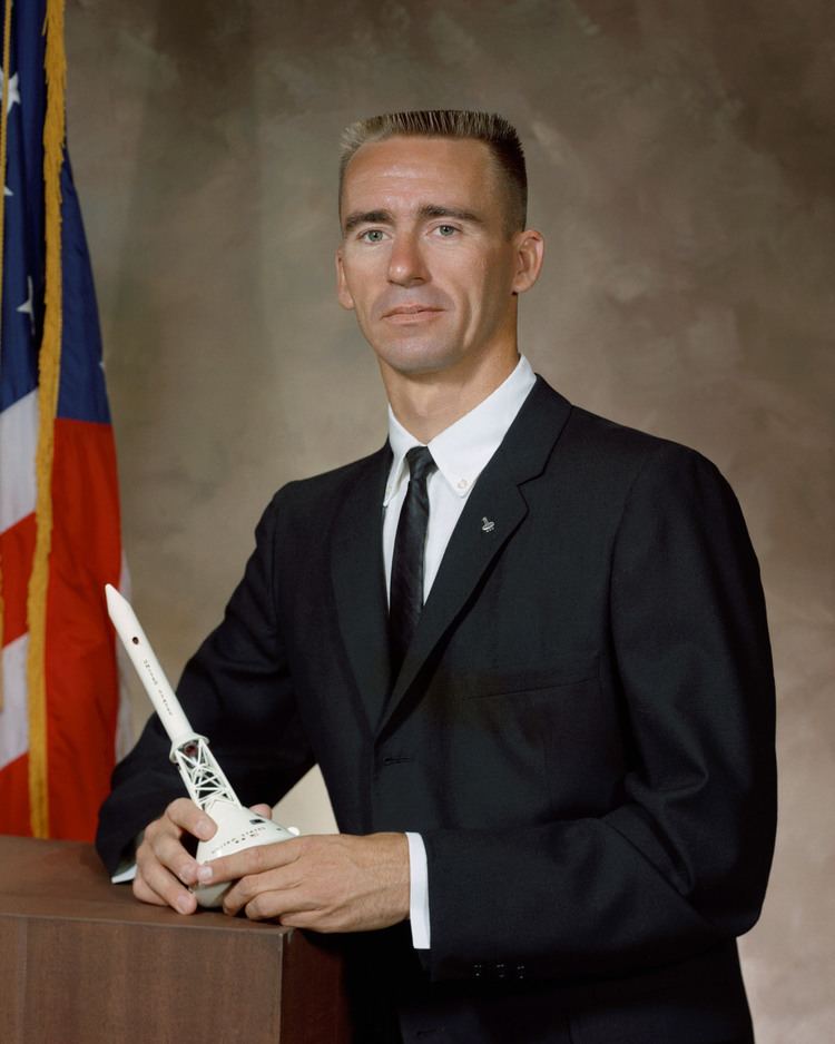 Walter Cunningham httpsuploadwikimediaorgwikipediacommons77