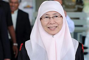 Wan Azizah Wan Ismail A tragedy if Anwar is jailed Dr Wan Azizah Astro Awani