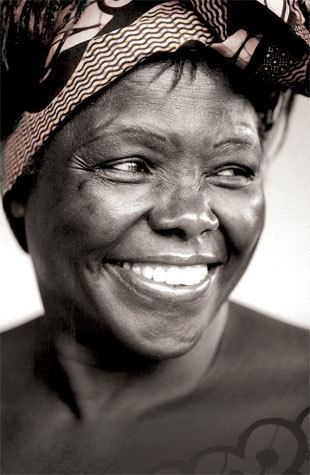Wangari Maathai mcsparentsfileswordpresscom201110wangarijpg