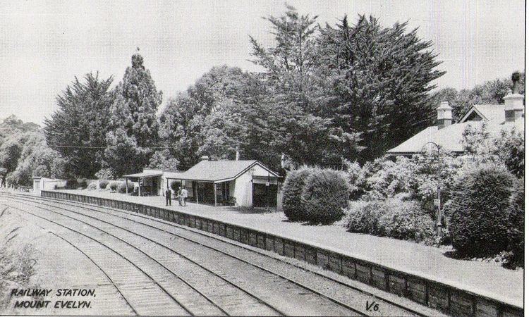 Warburton railway line
