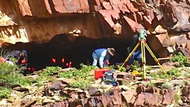 Warratyi Man searching for toilet in Australias outback makes astounding