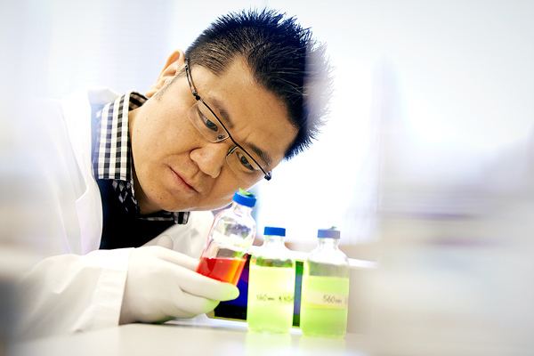 Warren Chan Warren Chan global leader in nanotechnology