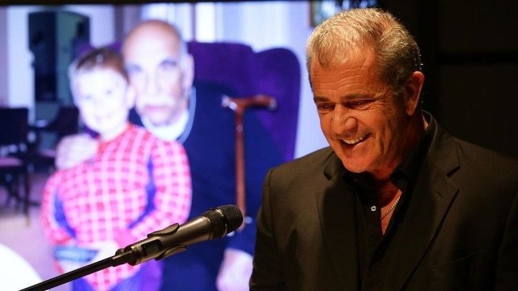 Warren Mitchell Mel Gibson pays tribute to mentor Warren Mitchell who had profound