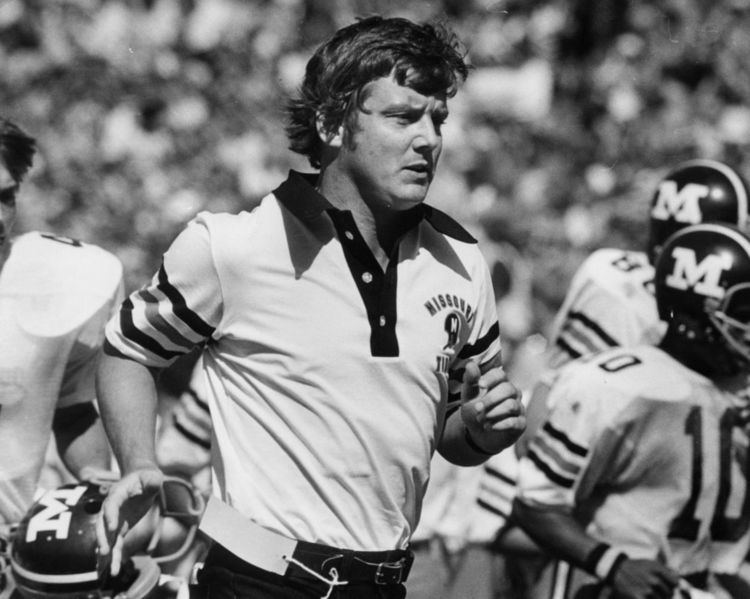 Warren Powers Looking back at Warren Powers Mizzous football coach from 1978 to