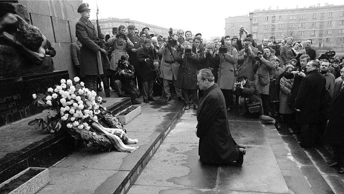 Warschauer Kniefall Willy Brandt Der Kniefall von Warschau Persnlichkeiten