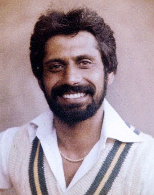Wasim Raja (Cricketer) playing cricket