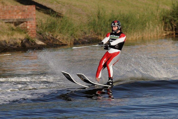 Water Skiing Ff57adab 0c6c 4a7d Be35 79055dbbb7d Resize 750 