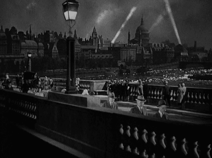 Waterloo Bridge (1931 film) Waterloo Bridge 1931 Review PreCodeCom