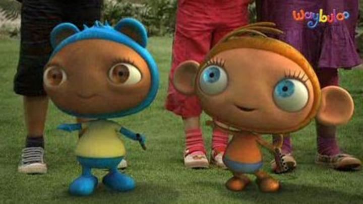 Nok Tok (blue bear) and Yojojo (orange monkey) smiling together in a scene from the 2009 tv series Waybuloo