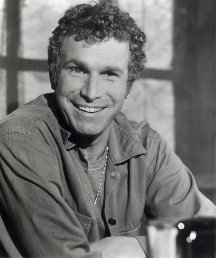 Wayne Rogers TV Time Machine Interview with actor and businessman