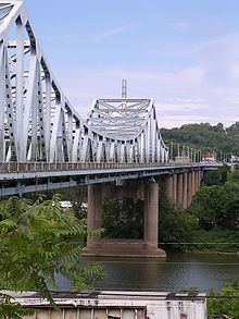 W.D. Mansfield Memorial Bridge httpsuploadwikimediaorgwikipediacommonsthu