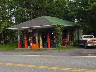 Weaver's Antique Service Station