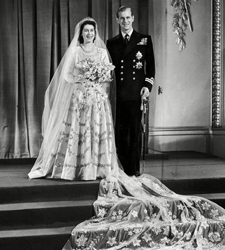 Wedding dress of Princess Elizabeth a brief description of Princess Elizabeths wedding dress The