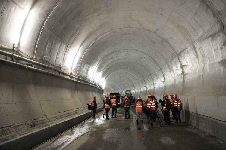 Weinberg Tunnel Weinbergtunnel Marsch durchs Loch das die Schweizer verbindet Blick
