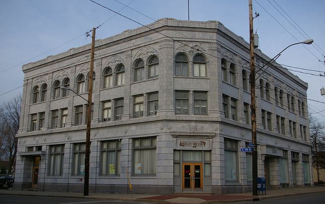 Weizer Building (11801 Buckeye Road, Cleveland, Ohio)