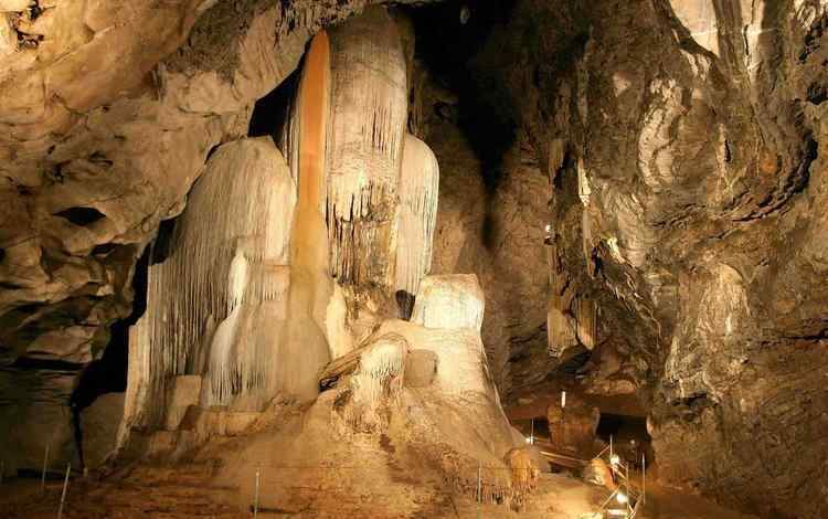 Wellington Caves wwwwellingtoncavescomauimggallerybgsliderS