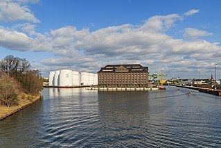Westhafen Canal httpsuploadwikimediaorgwikipediacommonsthu