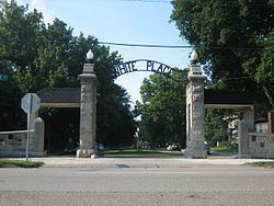 White Place Historic District (Illinois) httpsuploadwikimediaorgwikipediacommonsthu