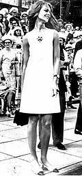 White shift dress of Jean Shrimpton httpsuploadwikimediaorgwikipediaenthumb2