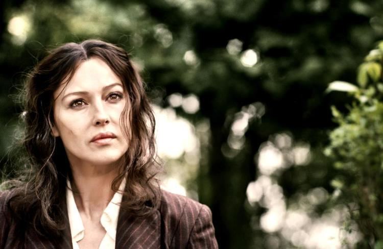 Monica Bellucci wearing a brown striped coat and white blouse in a scene from the 2008 Italian film, Wild Blood (Sanguepazzo)